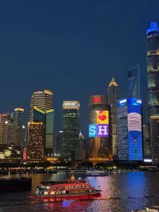 美兰湖欧陆风情小镇婚纱摄影会所到底值不值？我去了三趟，腿都遛